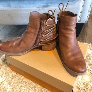 Korks Belaya Booties